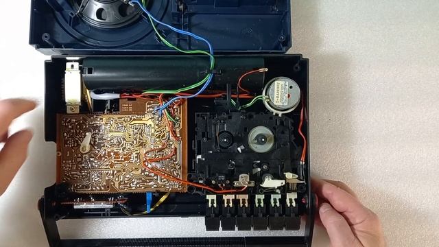 Винтажная кассетная магнитола PHILIPS D7050 1985 года выпуска смотреть онлайн