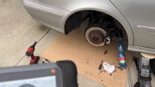 Тормозная система SBC: удаление воздуха (W211)