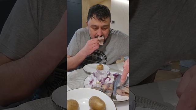 картошка с рыбой #shortvideo #еда #тожевкусно #food #селёдка #к? смотреть онлайн