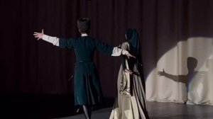 Красивый чеченский парный танец.