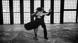 В темноте мы пляшем танго