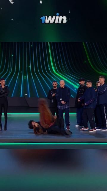 Танец 😂 #гарикхарламов #мусагалиев #дорох #вк #звезды смотреть онлайн