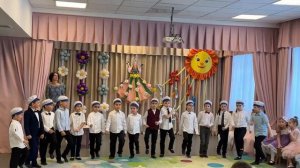 Танец мальчиков «Бескозырка белая»