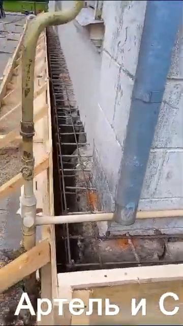 Видео 1. Установка опалубки фундамента блочного дома смотреть онлайн