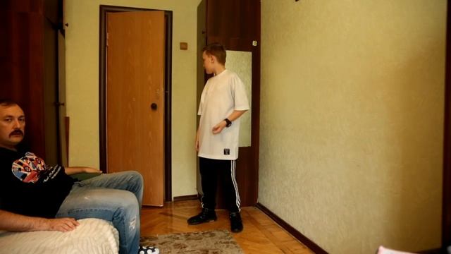 СЫН учит БАТЮ хип-хоп танцам смотреть онлайн