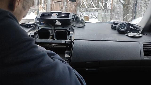 Toyota Corolla E150 Установка магнитолы Mekeda