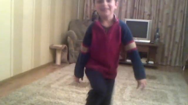 Макс танцует "хип-хоп" под Майкла Джексона.)))))) смотреть онлайн
