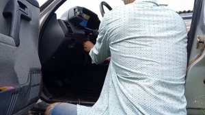 Как открутить болты на хамутах замок зажигания если ш?