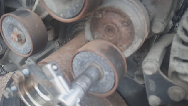 Как заменить натяжитель ремня MAN TGX