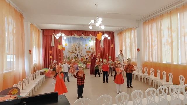 Танец с листьями 