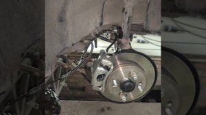 Задние дисковые тормоза на Хундай Акцент.