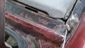 течёт из под заднего стекла хундай акцент