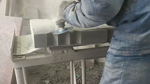 Резка и полировка«перьев» , на памятнике из гранита.
