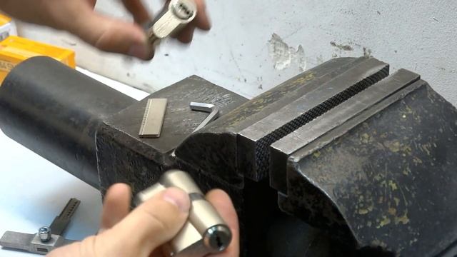 как вскрыть замок кале Самоимпрессионная отмычка Цил?