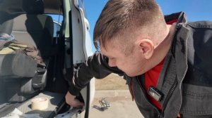 Чистка направляюших сдвижных дверей Honda Stepwgn rp3.