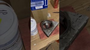 Как восстановить подушку двигателя литьевым полиурет