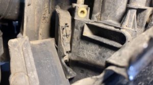 Снимаю фары Volkswagen Touareg 2002 - 2010 Как снять фары ? В чём кро?