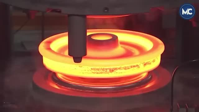 Процесс производства железнодорожных колес с использованием технологии ЧПУ и быстрой ковки стали