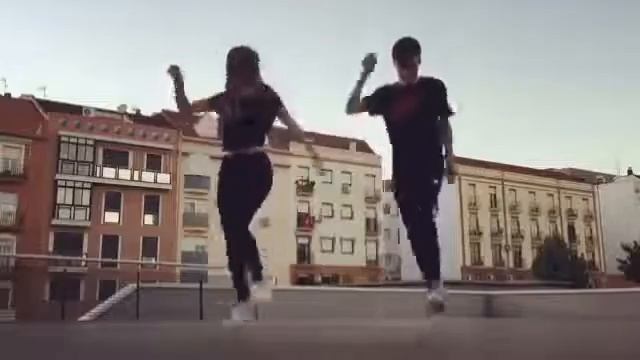 Танец парня и девушки#2