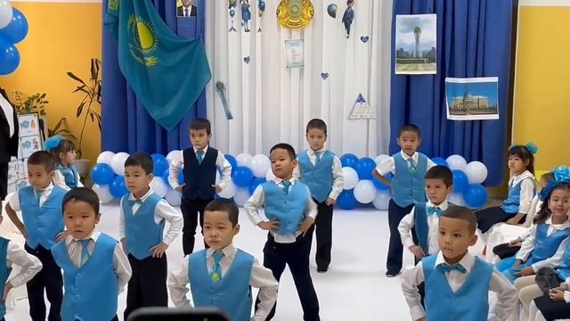 Ұлдар Патриот биі. (Попурри) Детский сад. Танец мальчик смотреть онлайн