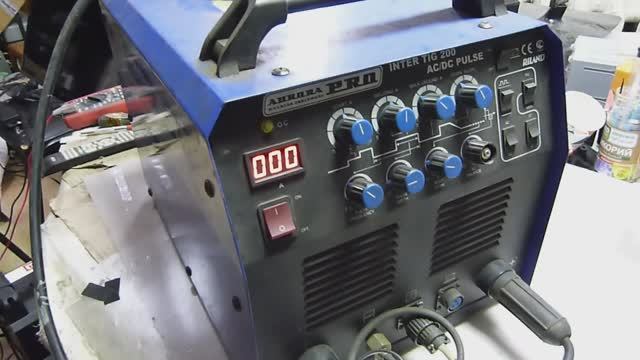 AURORA PRO INTER TIG 200 AC/DC PULSE не работает, на экране нули, на кнопку горелки не реагирует. смотреть онлайн
