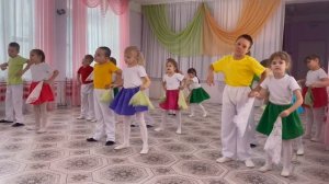 Танец "Стоят девчонки" подготовительная группа