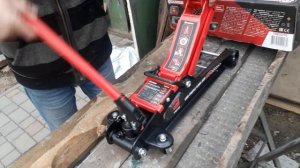 Подкатной гидравлический домкрат FORCEKRAFT T825010 грузопод?