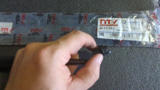 Зламався амортизатор багажнику Fiat Linea, отакої... смотреть онлайн