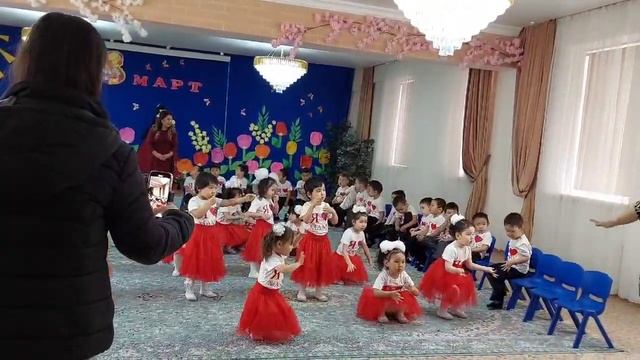 танец на 8 марта младшая группа смотреть онлайн