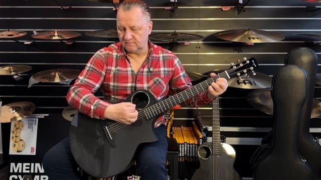 Обзор электроакустической гитары Enya X4 Pro и X4 Pro mini #гита смотреть онлайн