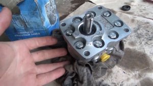 Байка про НШ-10 або чому насос видавлює сальніка