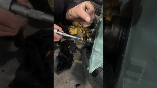 Ваз 2103 покраска чистка двигателя 2103 dvigatel qismini kraska va zborka смотреть онлайн