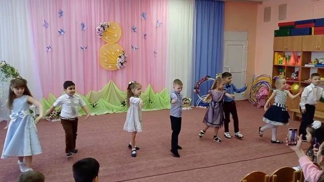 Танец на 8 марта "Мама я влюбился в девочку" подготовит? смотреть онлайн