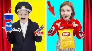 ШКОЛЬНИКИ пронесли СЛАДОСТИ в кинотеатр НО их поймал БИЛЕТЁР 2 часть