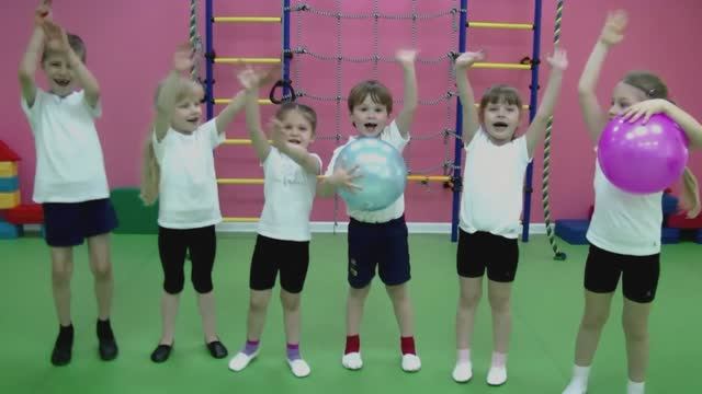 ИГРЫ С МЯЧОМ в детском саду смотреть онлайн