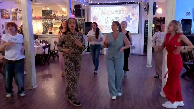 Танец родителей на выпускной 9 «В» класса, 26.06.24