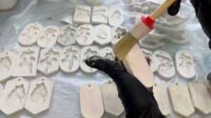 Покрытие лаком и окрашивание гипсового декора. Много вариантов