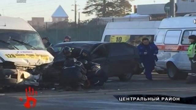 Ребенок вылетел через лобовое стекло Иномарка влетел смотреть онлайн