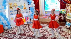 Весело, задорно, зажигательно/А в глазах сердечки