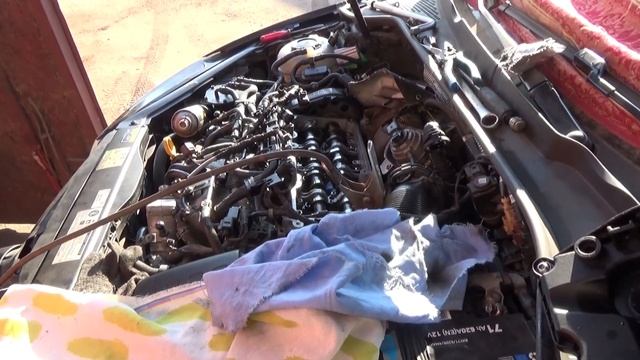 1.6 TDi Вытаскиваем сломанный болт форсунки.1.6 TDi We Take Out The