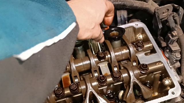 Mitsubishi Lancer 1.6 бензин заміна прокладки клапанної кришки. смотреть онлайн