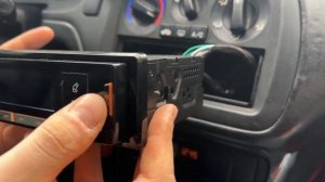 Установка уникальной полупроцессорной магнитолы DL Audi