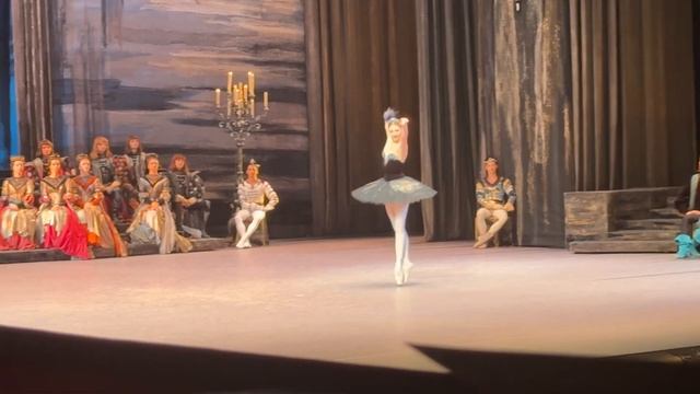«Лебединое озеро» вариация, Алена Ковалёва