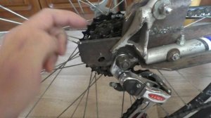 Цепь на велосипеде подымается и проскальзывает почему?