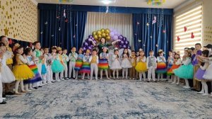 песня "Мама любит сына мама любит дочь"