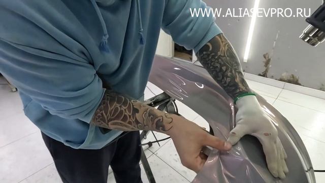 Как клеить бампер цветным полиуретаном на сухую? смотреть онлайн
