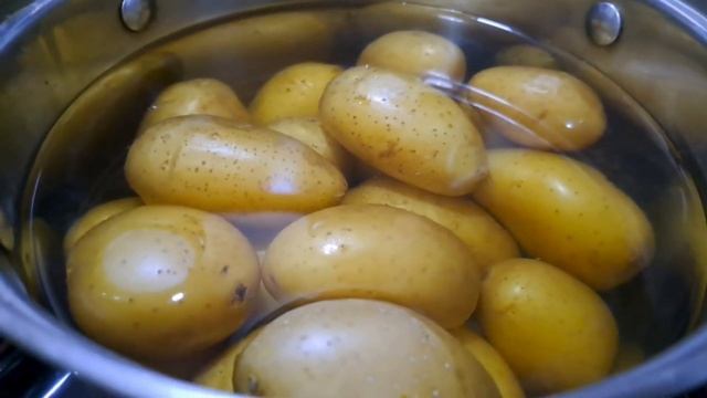 МОЛОДОЙ КАРТОФЕЛЬ с ЧЕСНОКОМ и ЗЕЛЕНЬЮ. РЕЦЕПТ ВКУСНЕ? смотреть онлайн