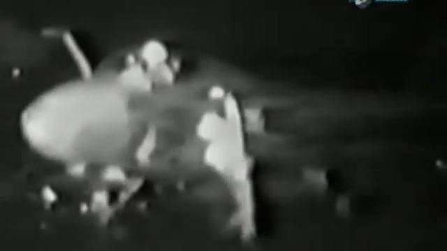 Засосало в турбину самолета смотреть онлайн