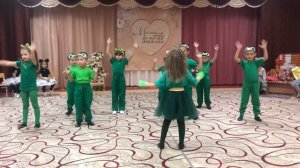 Танец лягушек в детском саду.