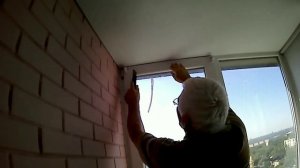 Установка рулонной шторы на откидную створку окна.